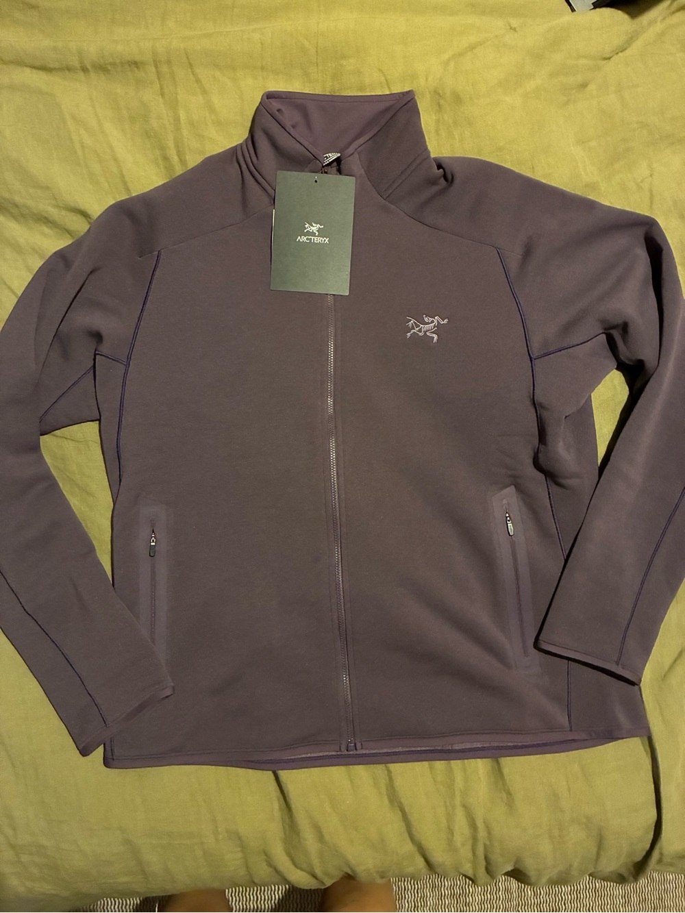Arc'teryx Women’s  Lightweight Full-Zip Jacket in Plum